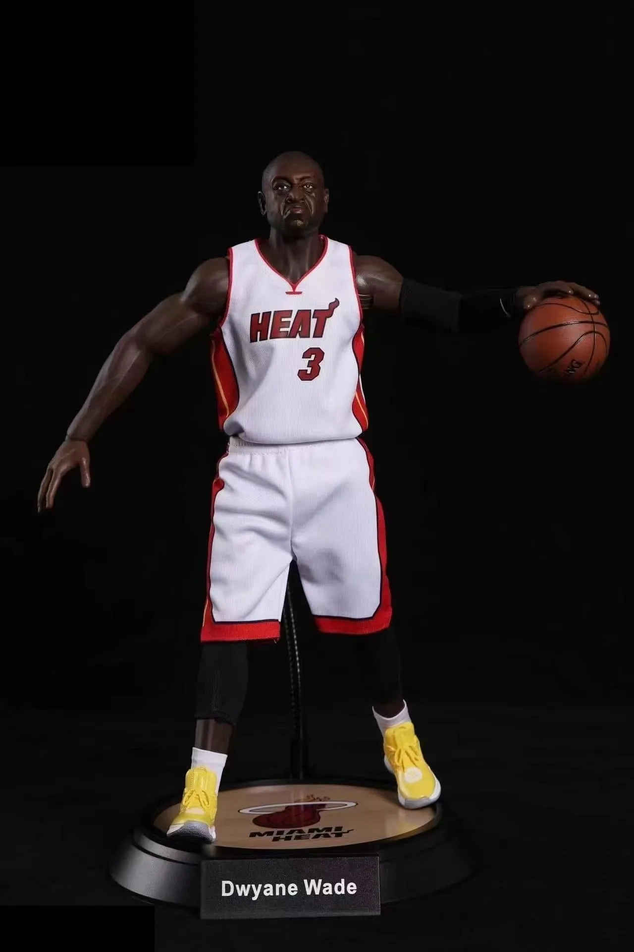 Dwyane Wade (Miami Heat Home) 1/6 Scale Action Figure