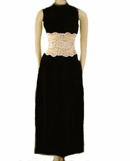 *GORGEOUS VINTAGE BLACK VELVET & NUDE LACE EVENING GOWN ENCRUSTED WITH SPARKLING SEQUINS & BEADS - METAL ZIPPER - PERFECT FOR A CHRISTMAS PARTY