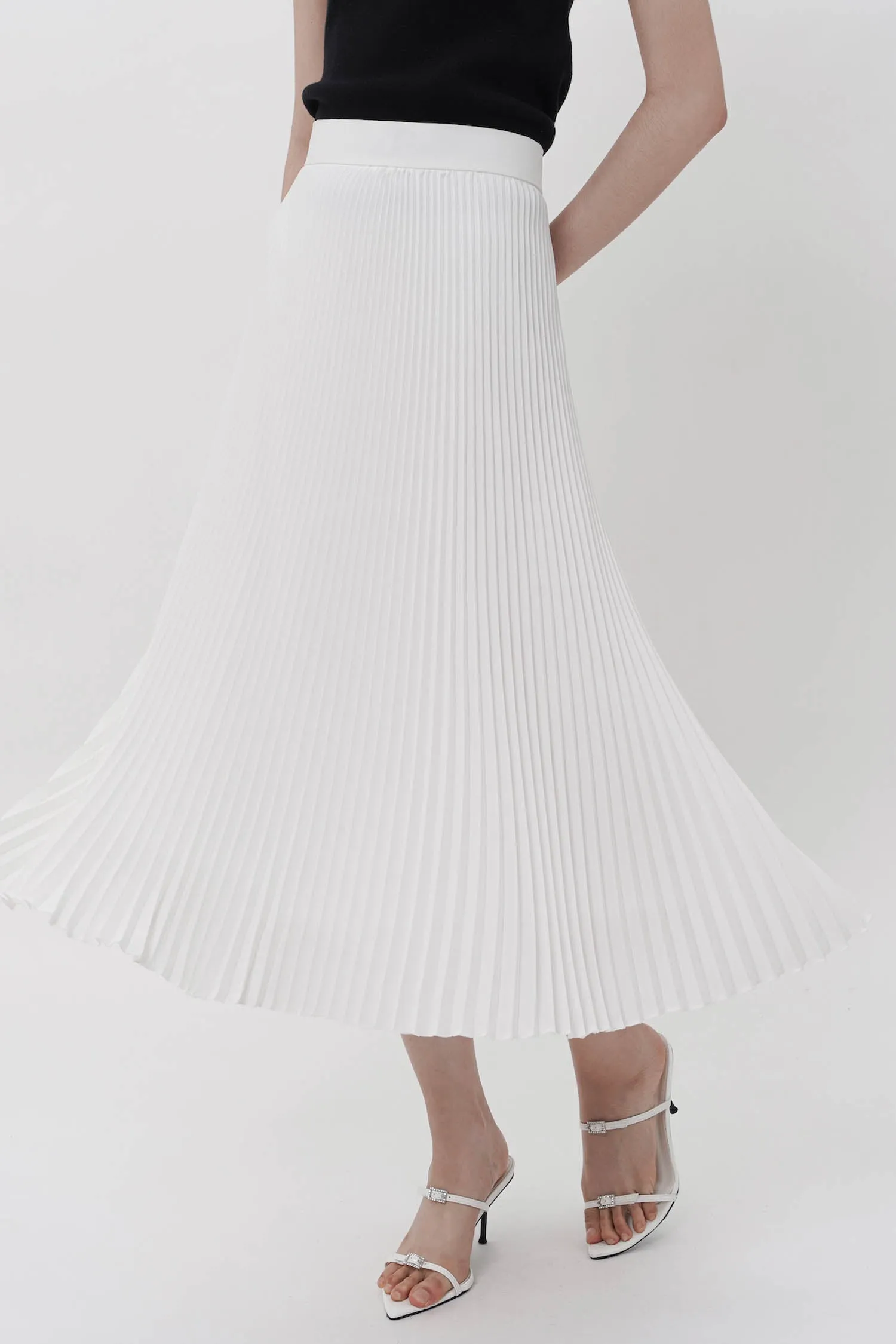 Hiu Pleated Midi Skirt In Broken White