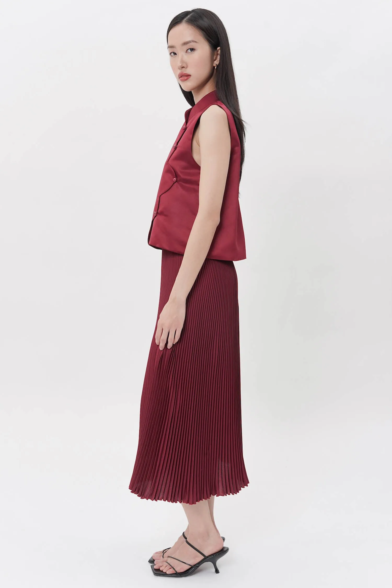 Hiu Pleated Midi Skirt In Maroon