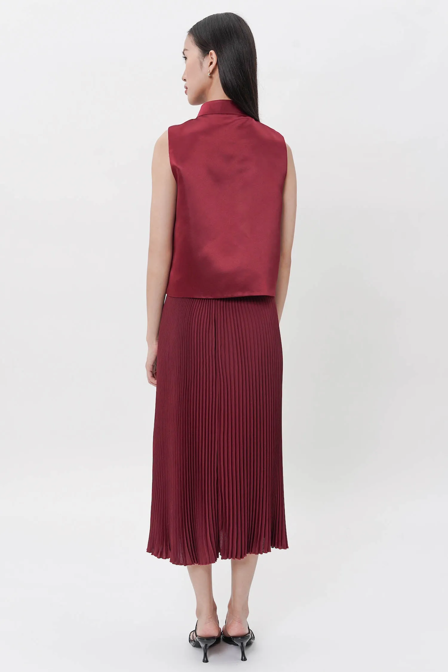 Hiu Pleated Midi Skirt In Maroon