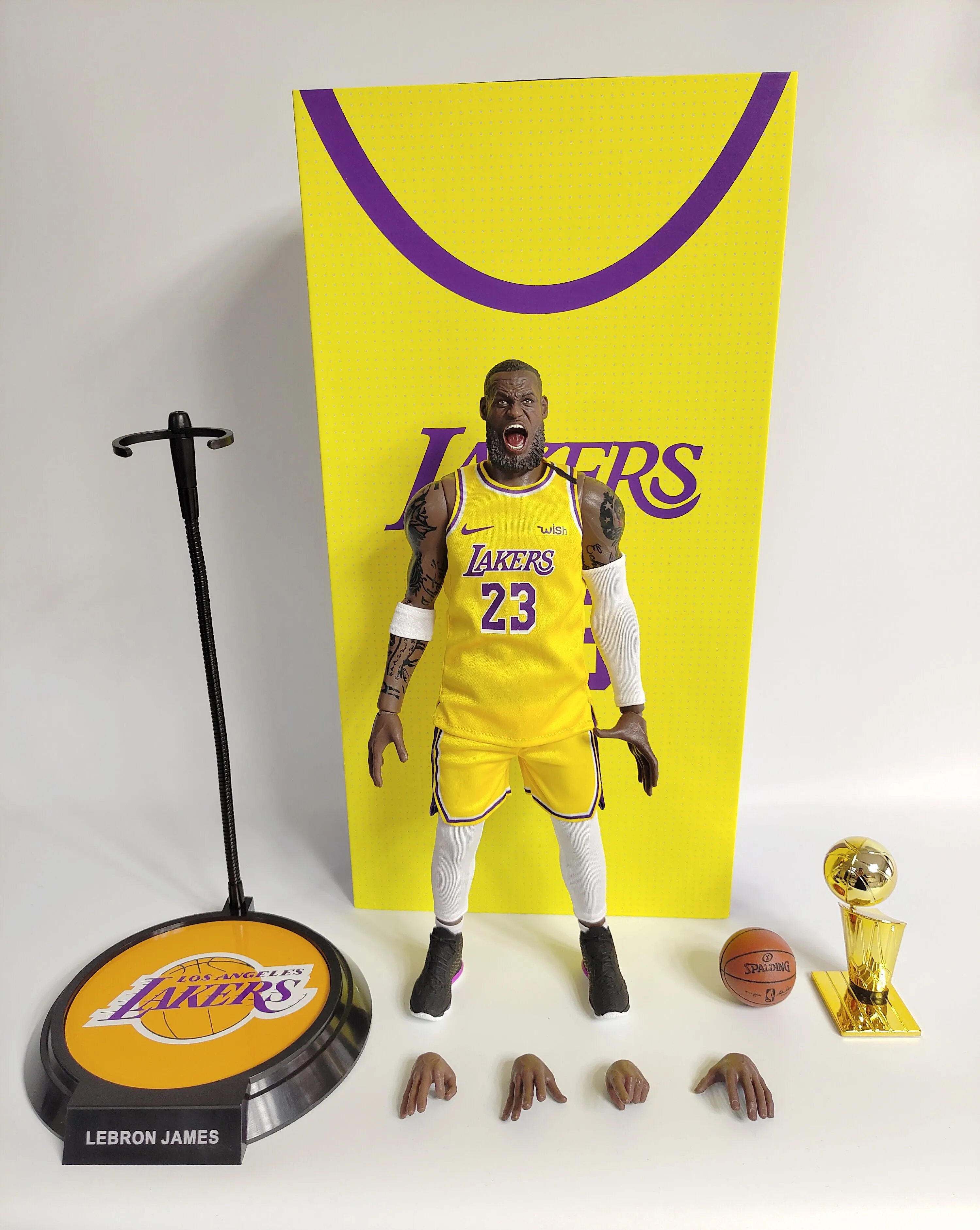 Lebron James (Los Angeles Lakers Away) 1/6 Scale Action Figure