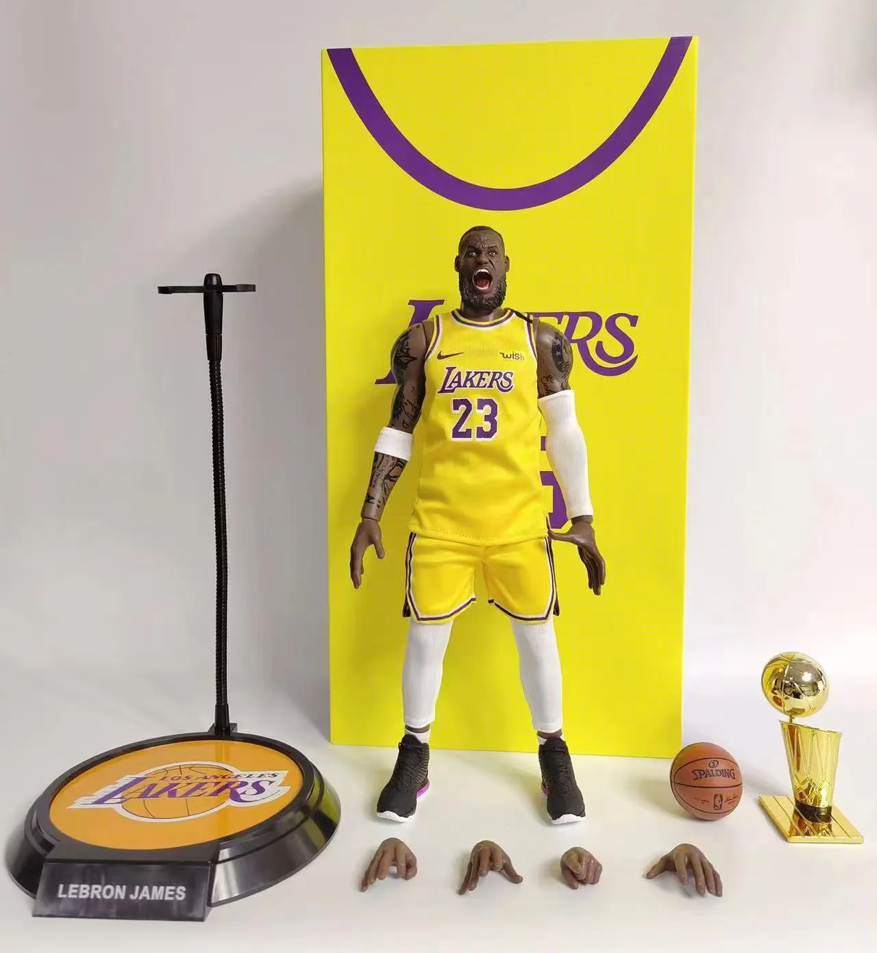 Lebron James (Los Angeles Lakers Away) 1/6 Scale Action Figure