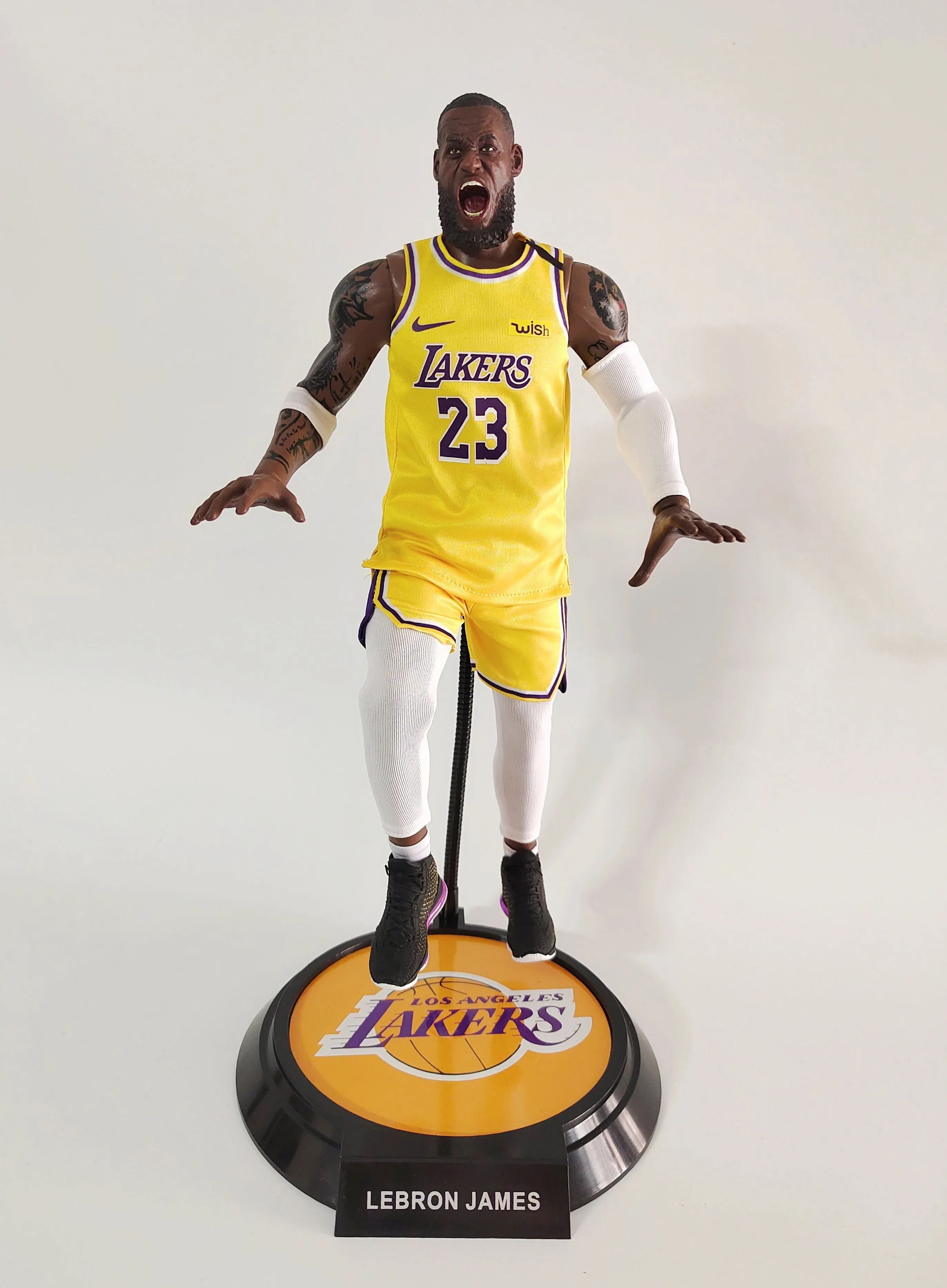 Lebron James (Los Angeles Lakers Away) 1/6 Scale Action Figure