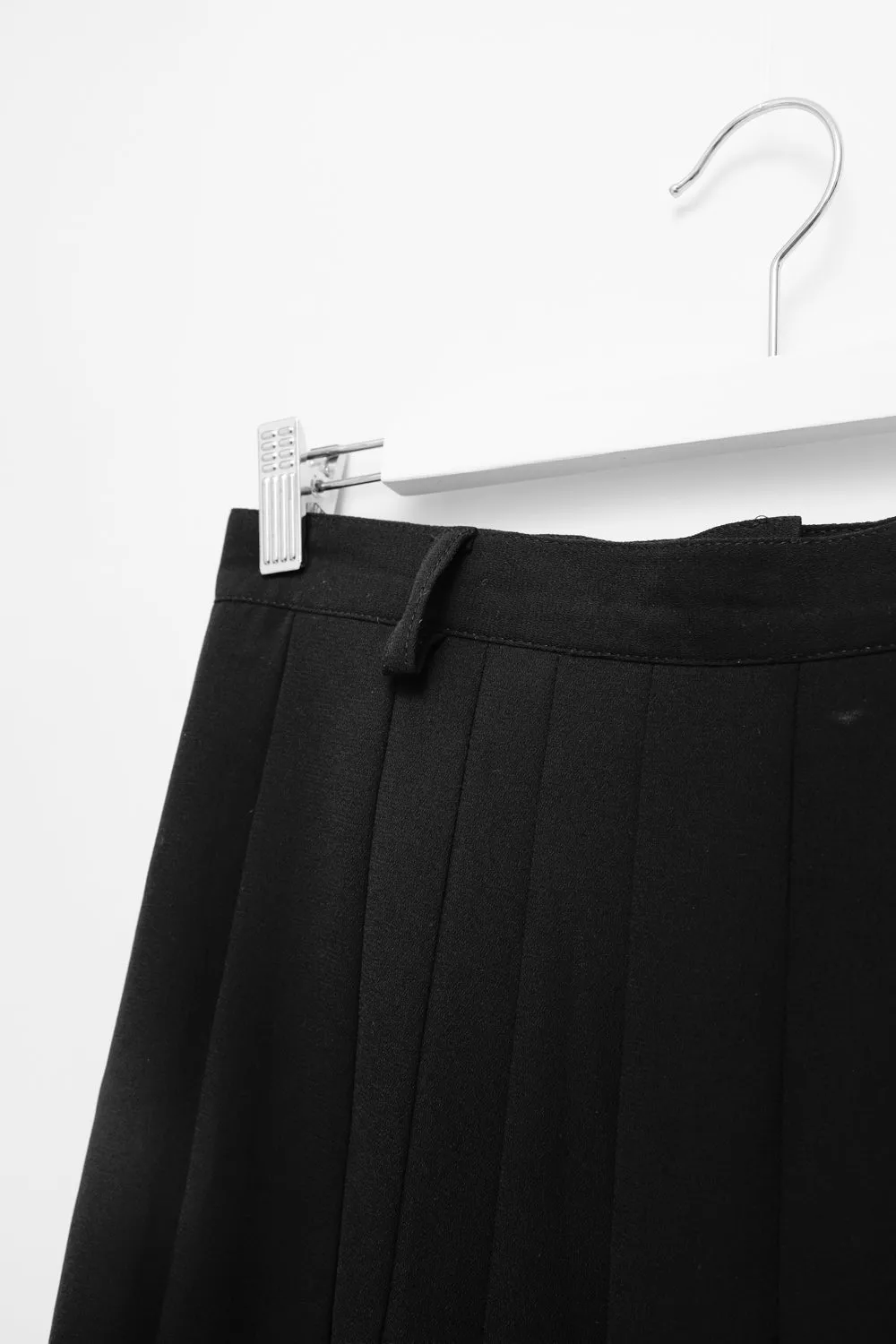 PLEATED BLACK LONG SKIRT