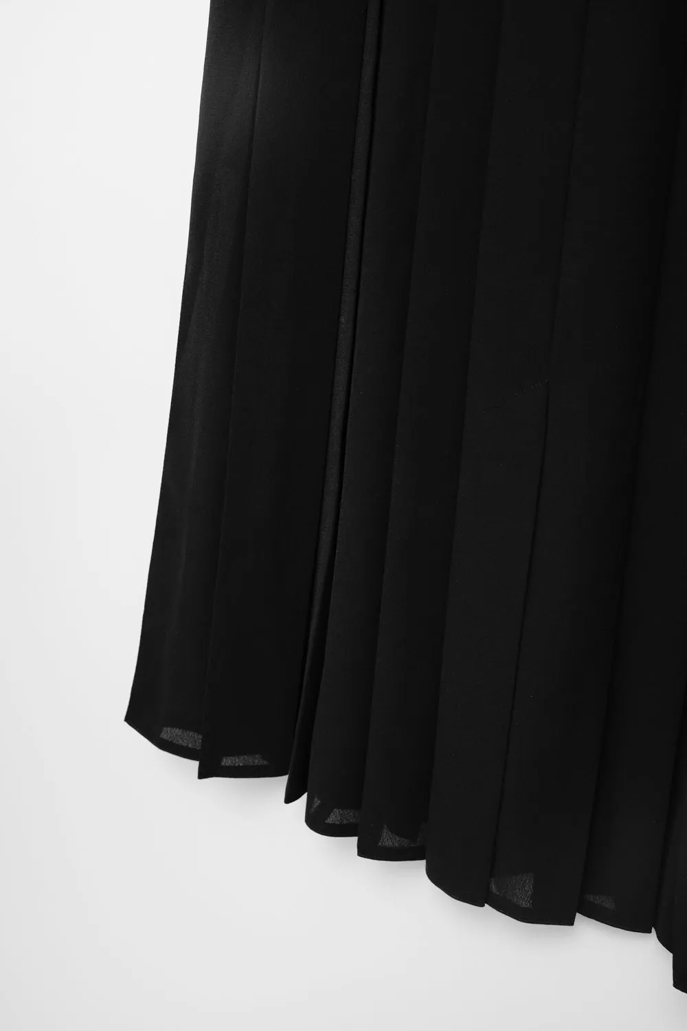 PLEATED BLACK LONG SKIRT