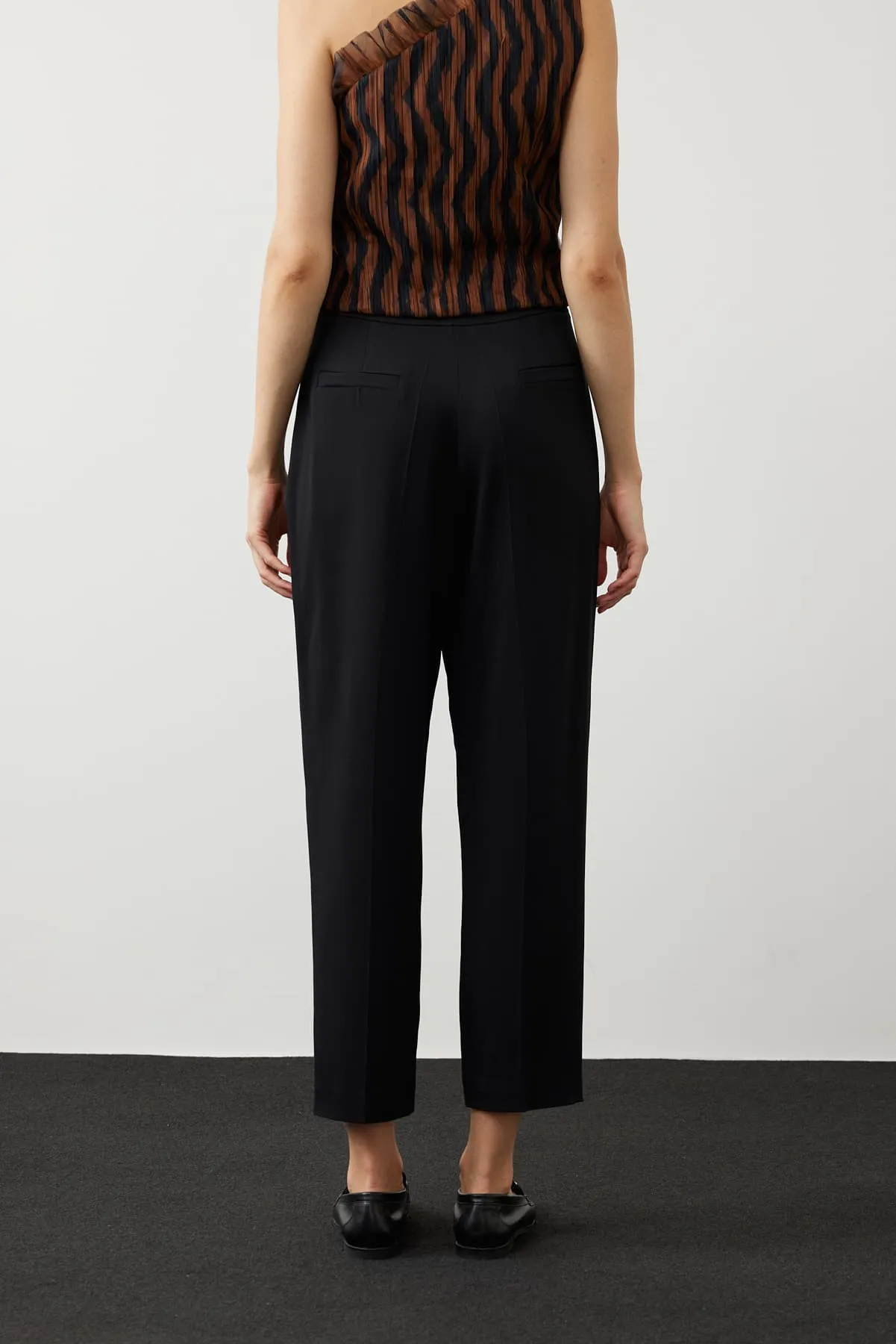 Roman Pleated Detail Solid Trousers Black